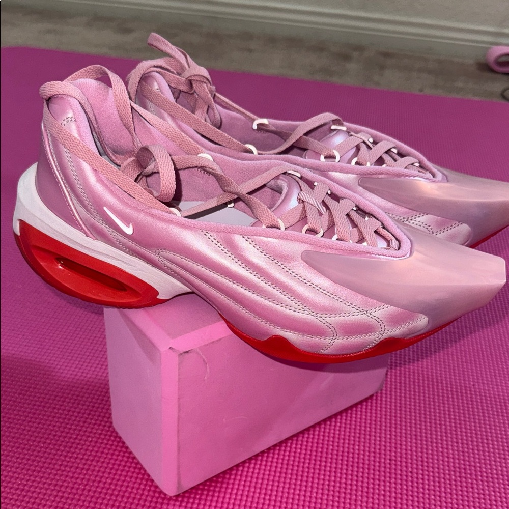 Nike Women's Pink and Red Athletic Sneakers (only worn once) - Picture 4 of 9